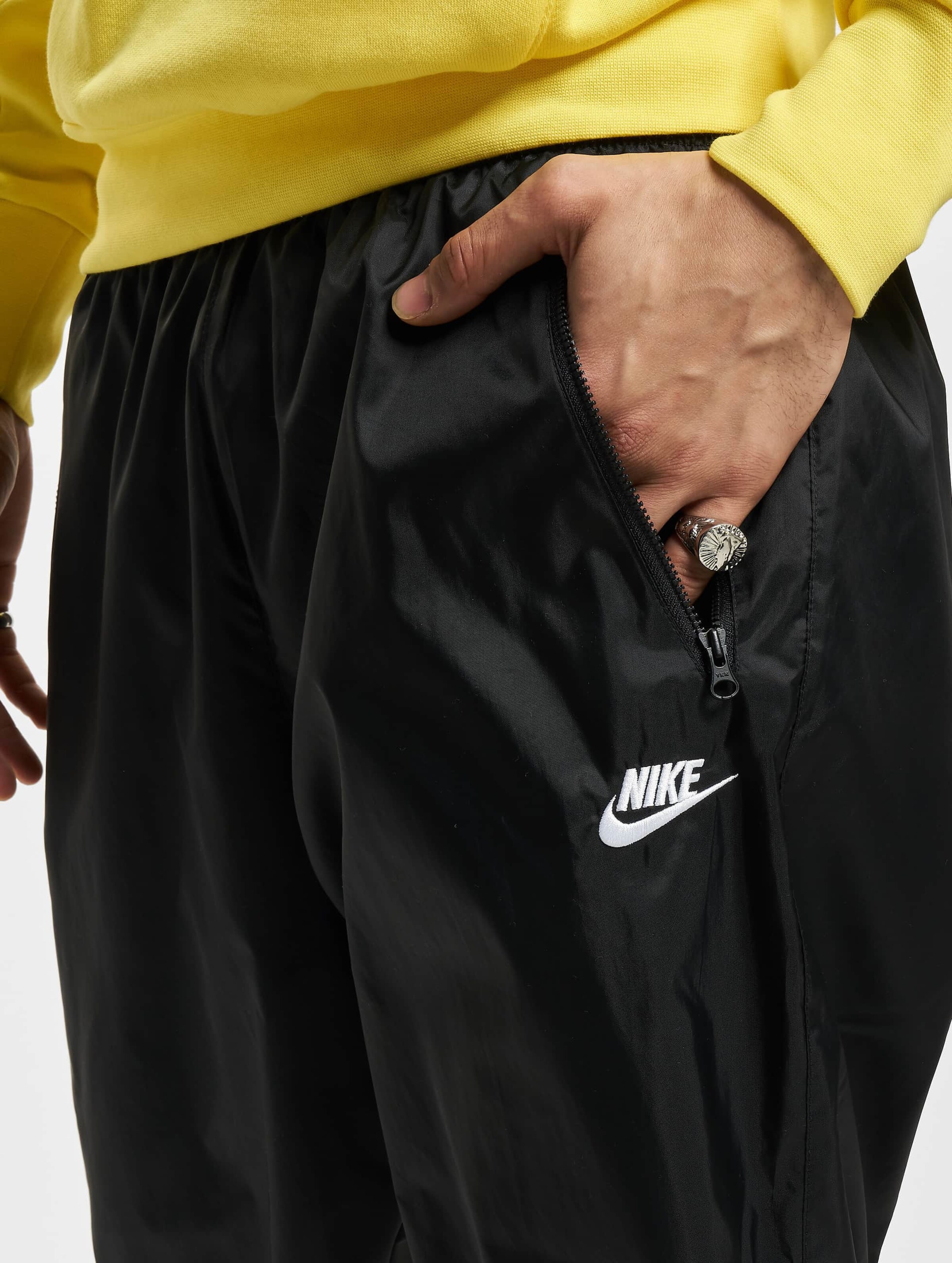 Nike sportswear men's outlet woven core track pants