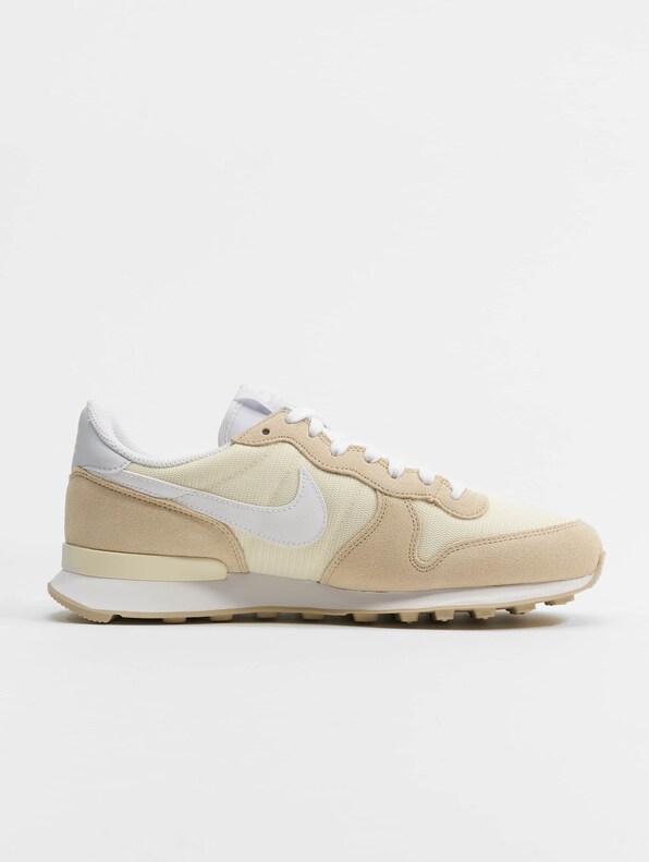 Internationalist-3