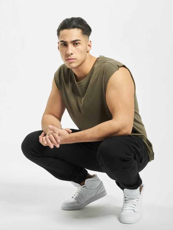 Open Edge Sleeveless-3