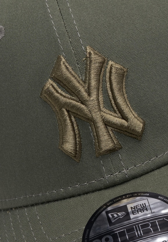 Outline 39Thirty New York Yankees-2