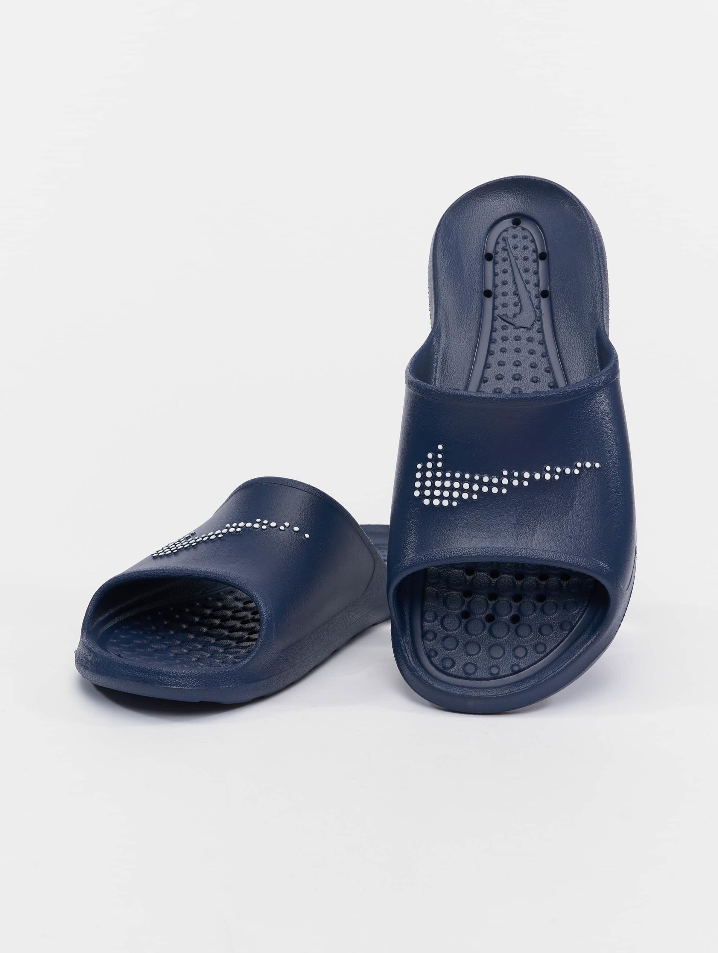 Nike shower discount slides with holes