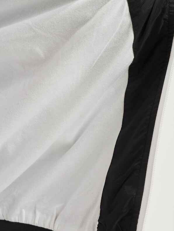 Contrast Windrunner-6