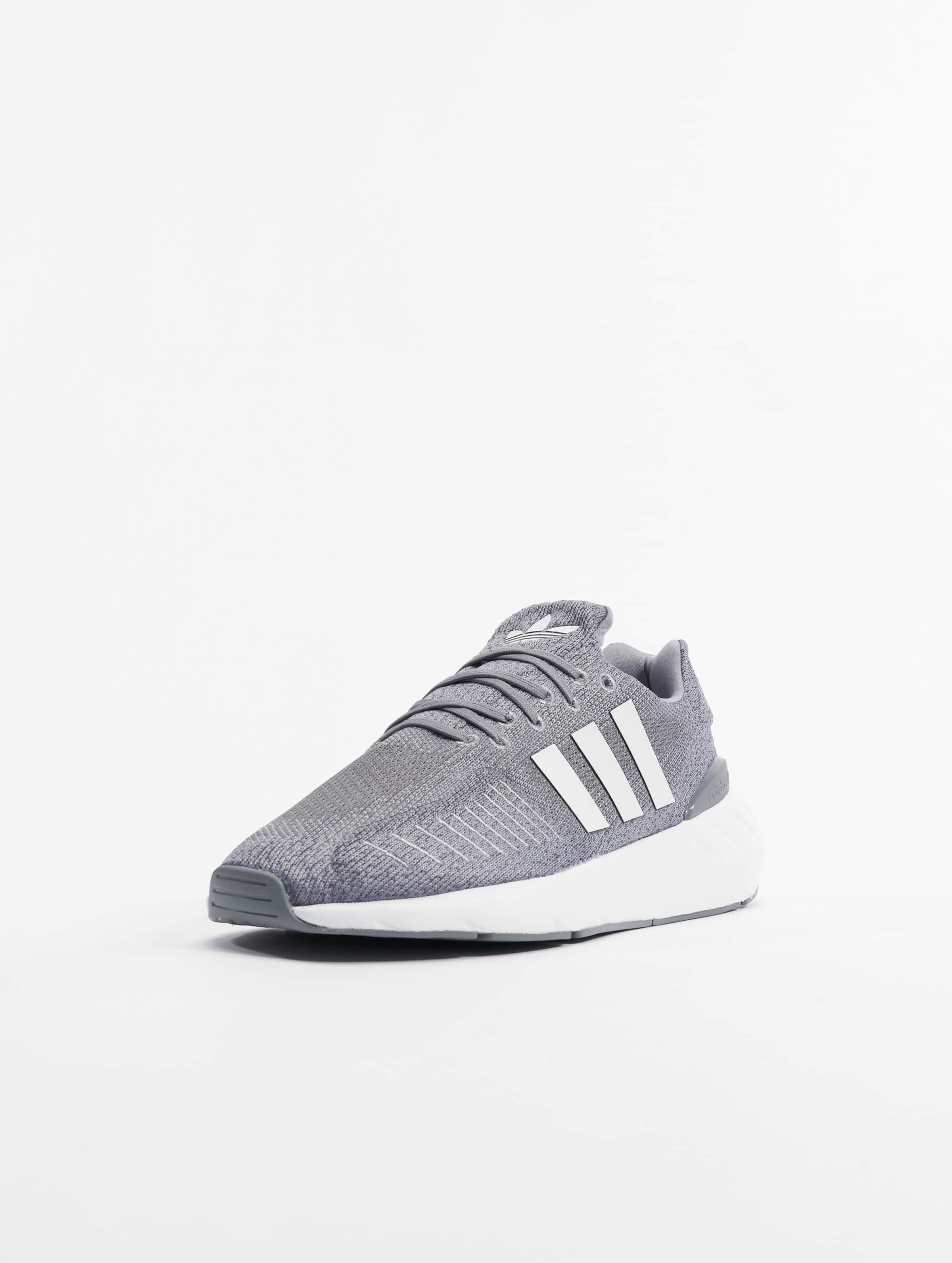 Adidas originals swift run 2025 grey