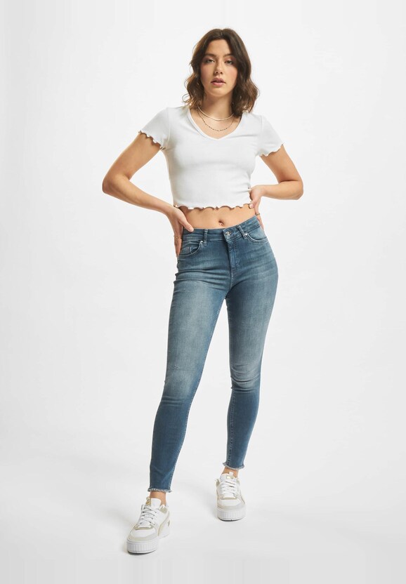 Kika V-Neck-4