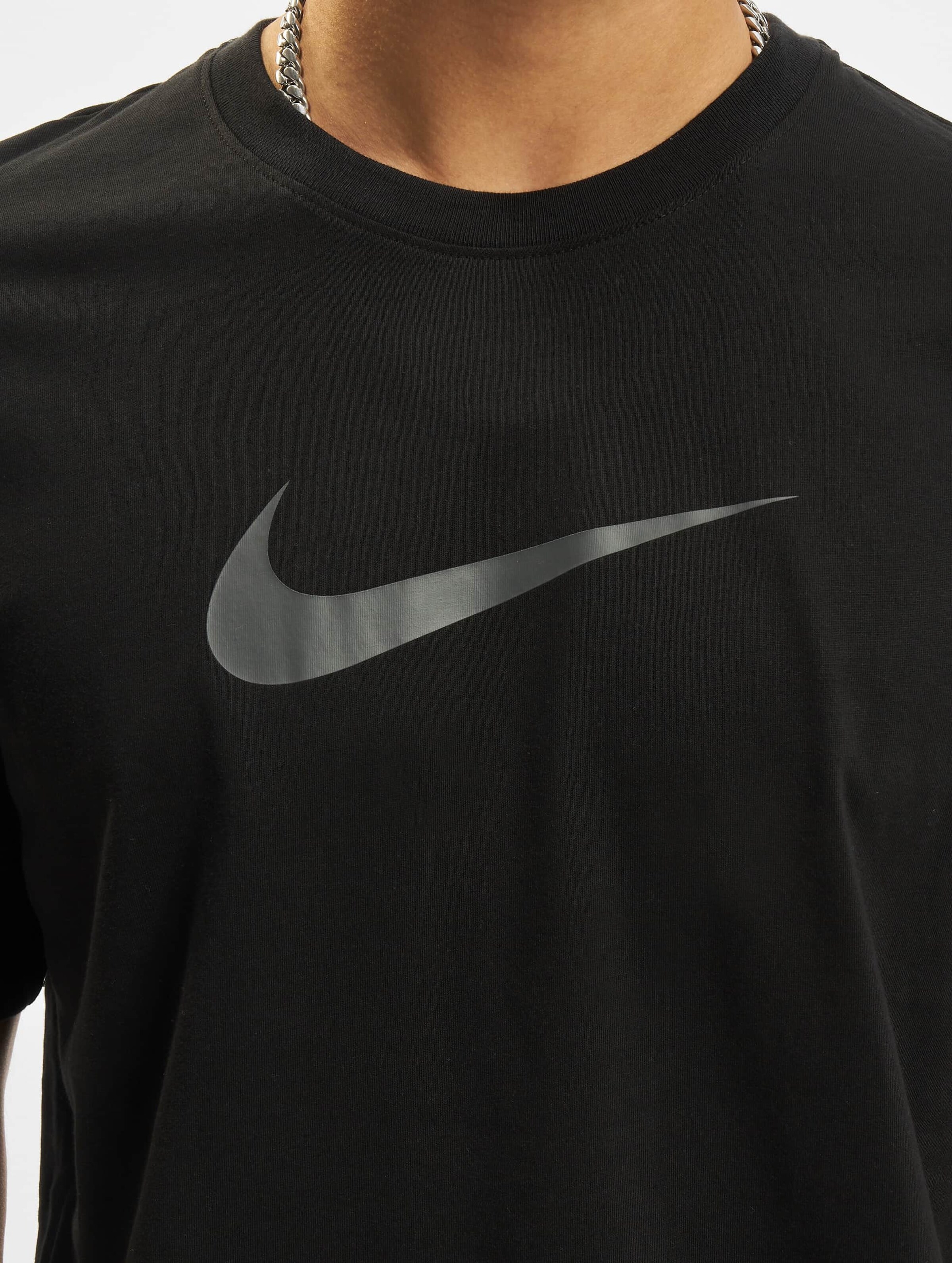 Nike repeat online tee