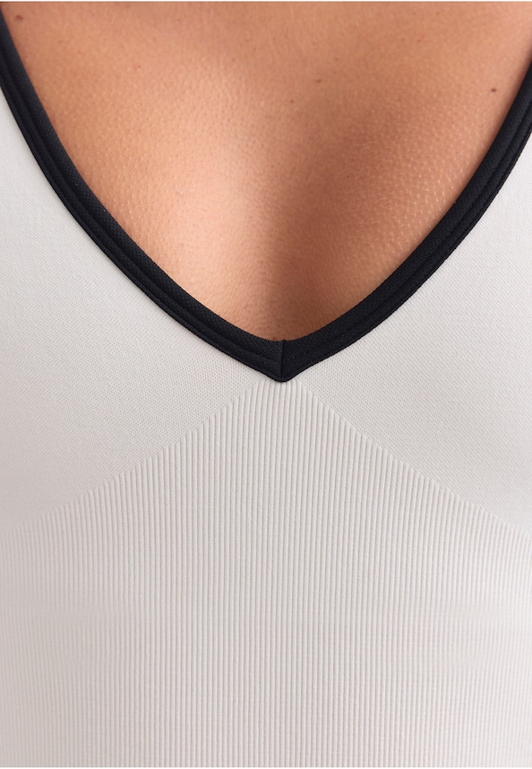 Shape Seamless Deep Cut-2