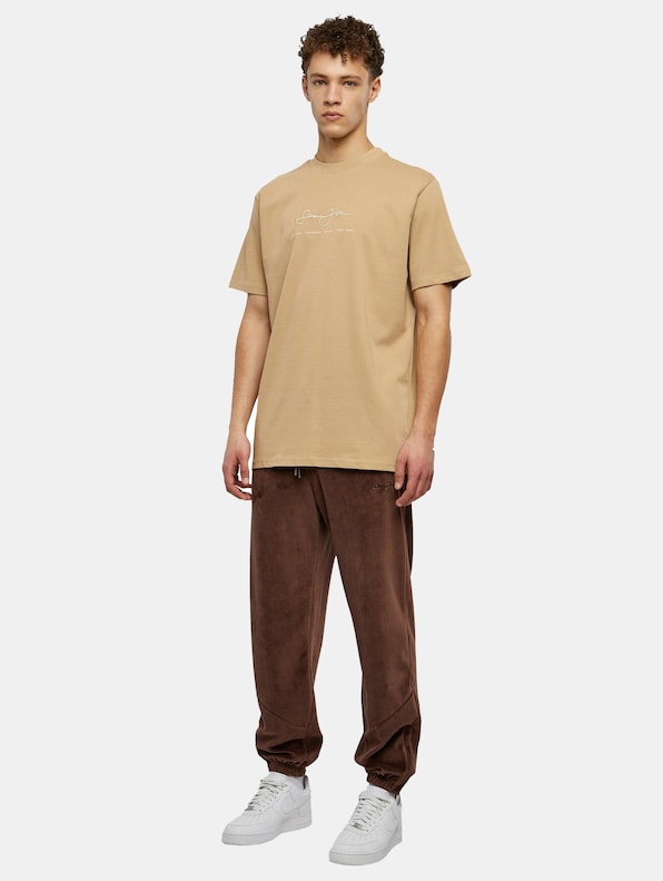 Classic Logo Essential-3