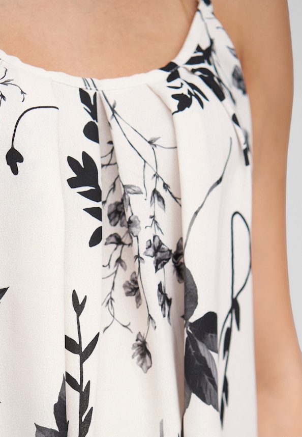 Top with ruffles and floral print-5