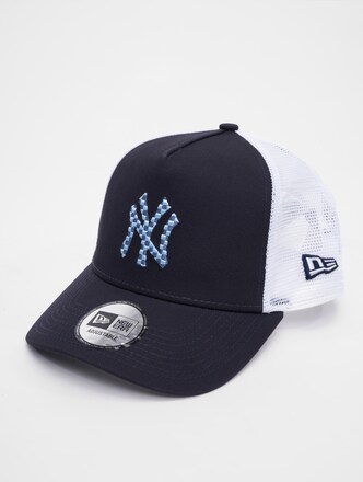 New Era Seasonal Infill New York Yankees Trucker Caps