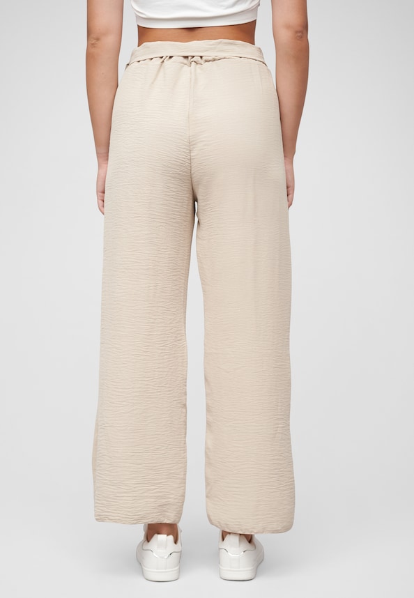 Sommerhose mit seitlich. Schlitzen und Bindegürtel-1