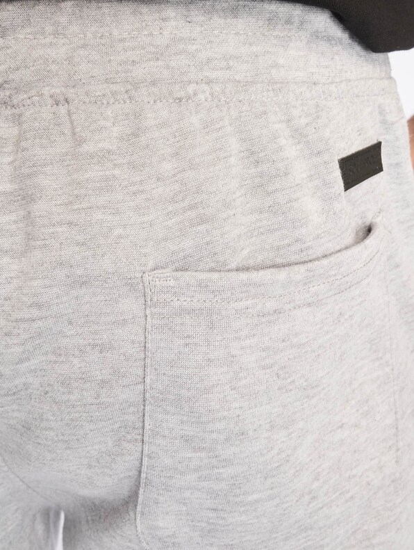 Basic Tech Fleece-4