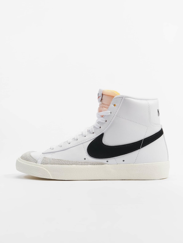 Nike  Blazer Mid '77 Sneaker-1