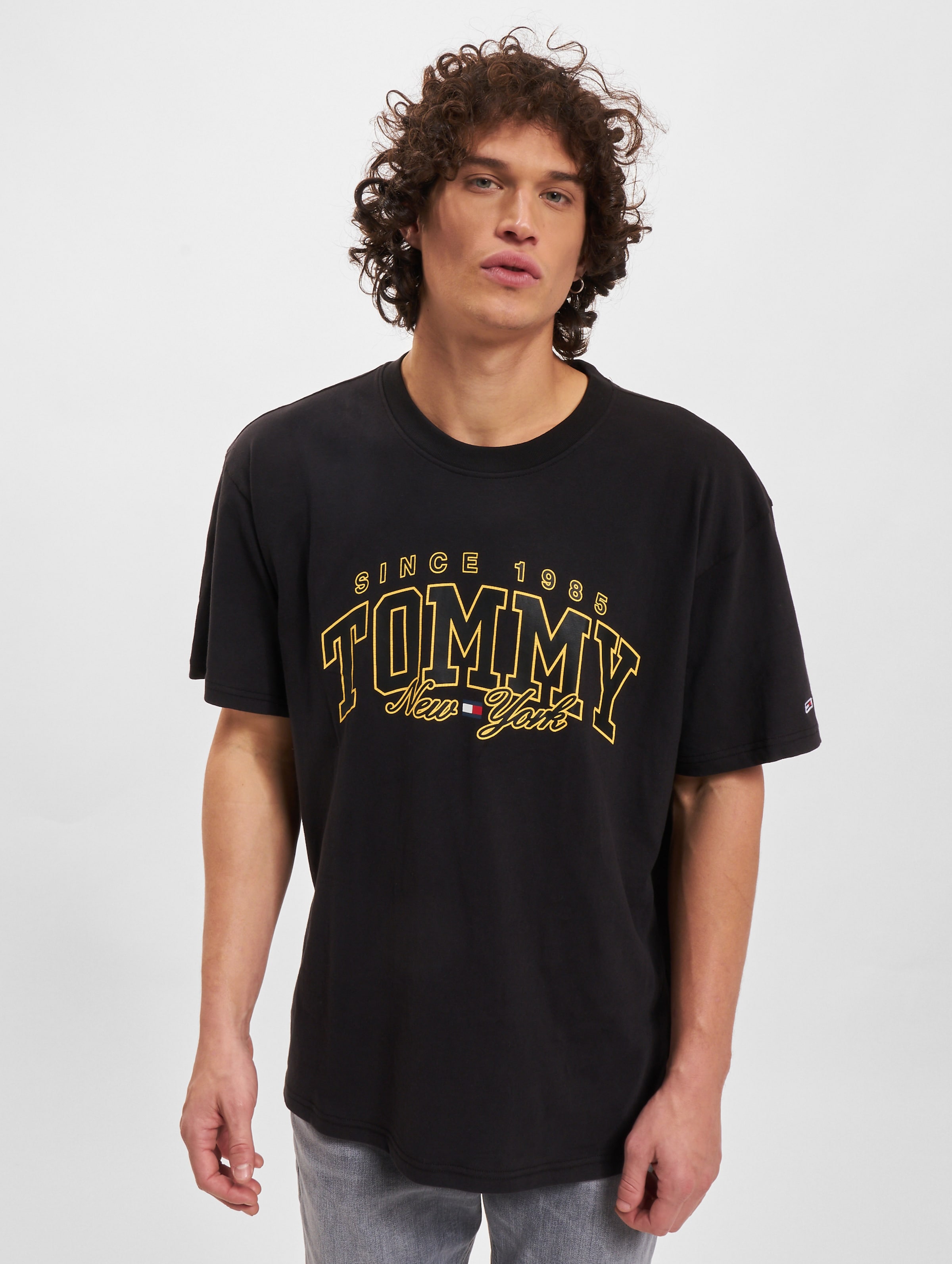 Tommy Jeans Relaxed Luxe Varsity T-Shirts Mannen op kleur zwart, Maat L