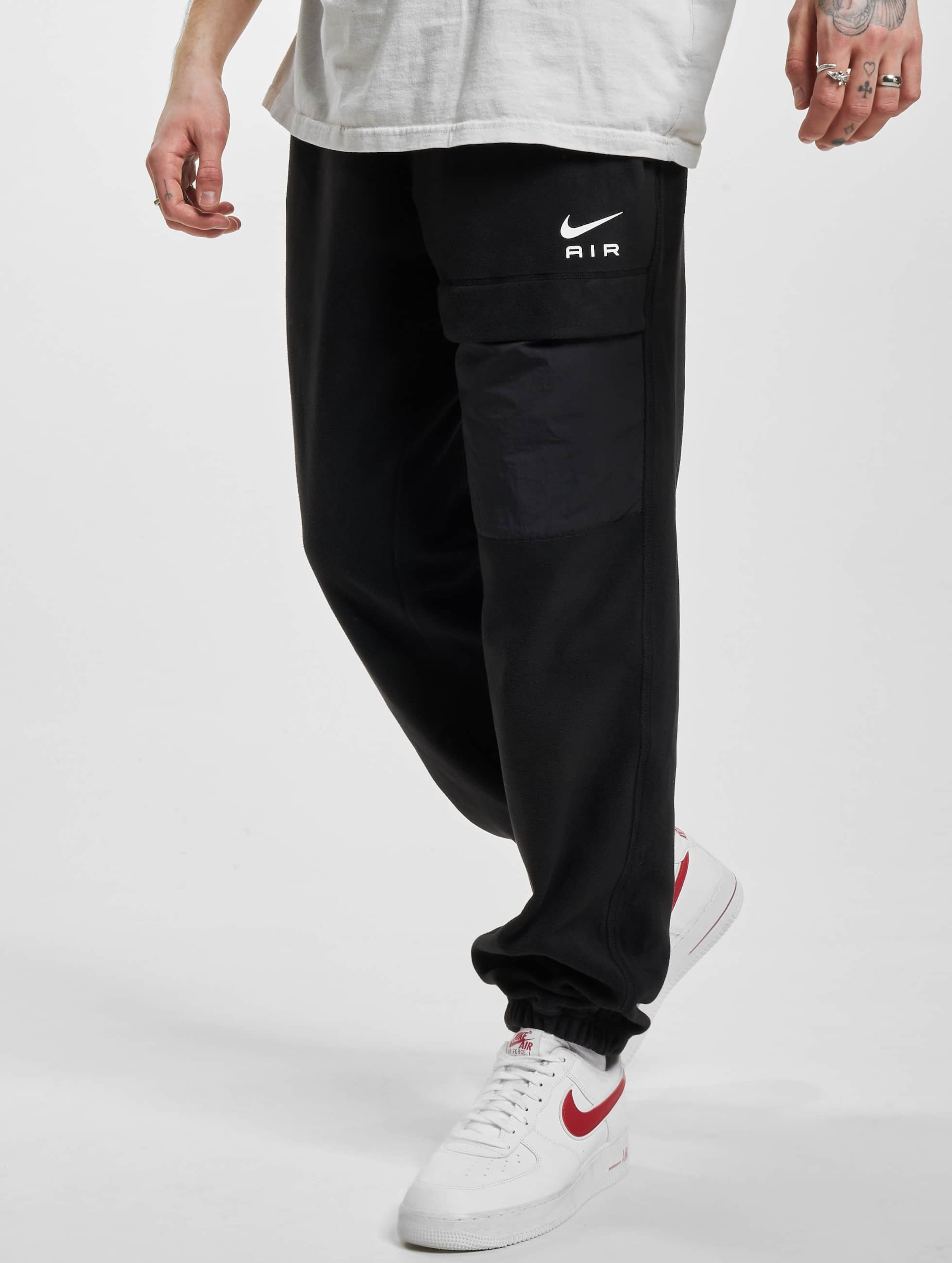 Nike swoosh on tour best sale pack cuffed cargo joggers