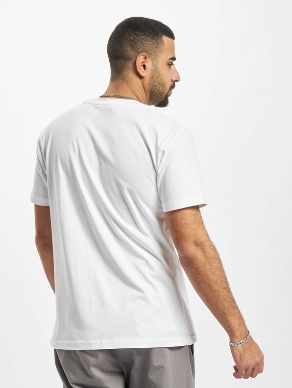 2PAC All Eyez On Me-1