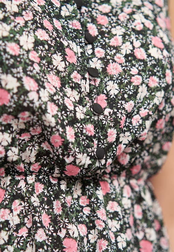 Leichtes Sommerkleid mit Knopfleiste-5