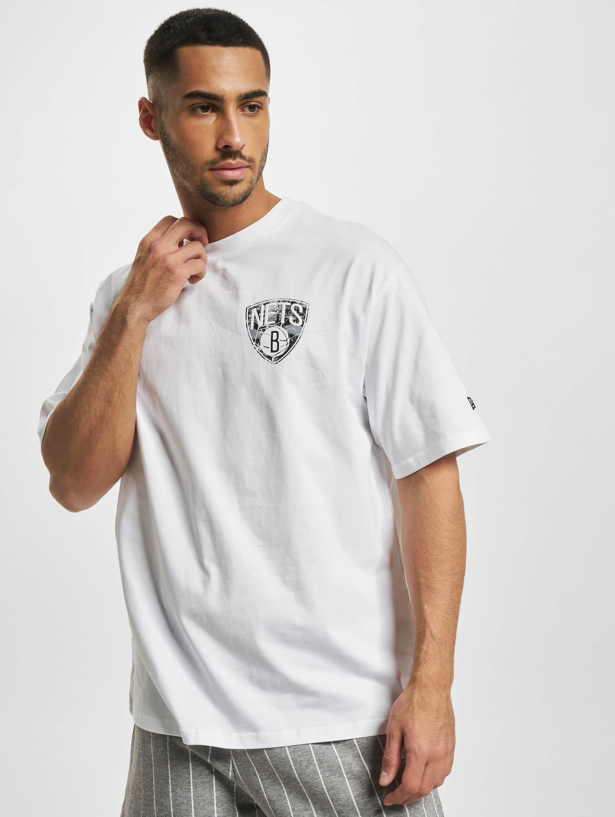 New Era Infill Team Logo Oversized Brooklyn Nets T-Shirt