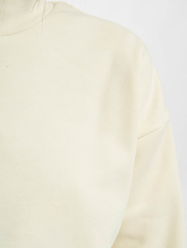 Ladies Cropped Oversized High Neck -3