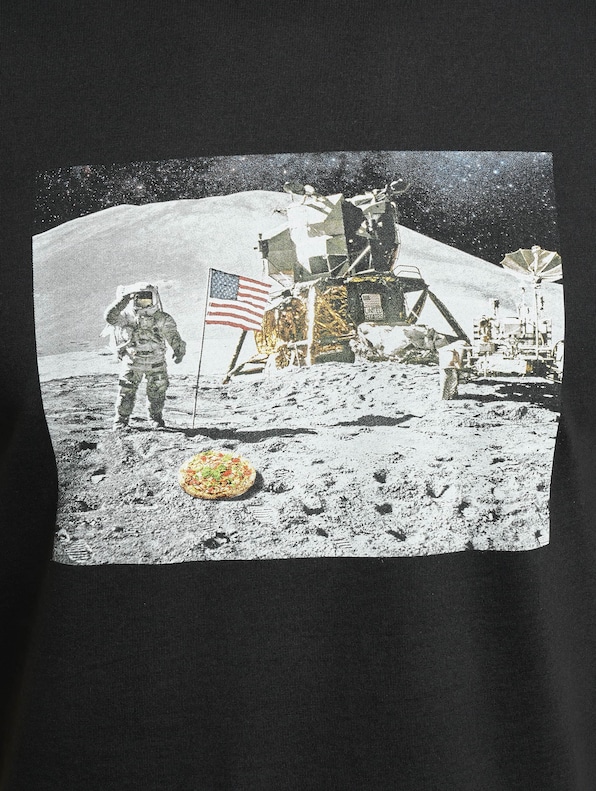 Pizza Moon Landing-3
