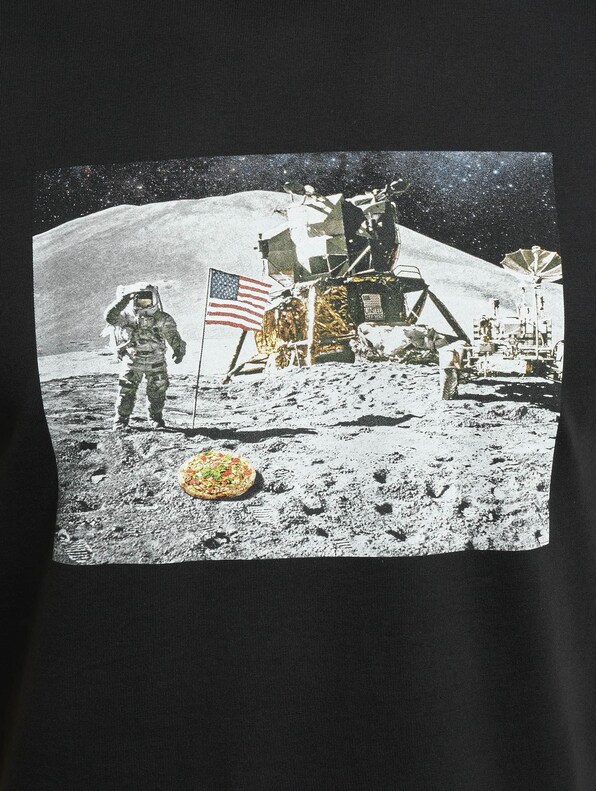 Pizza Moon Landing-3