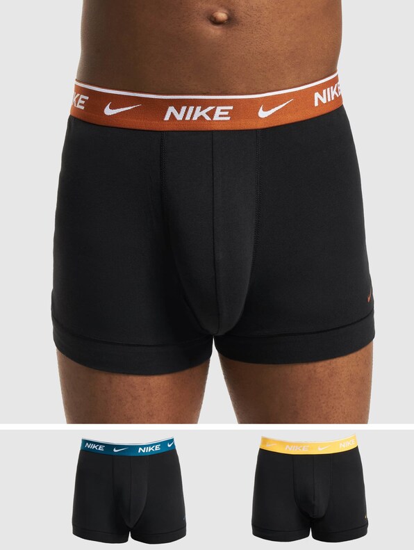 Nike 3 Pack Everyday Cotton Stretch briefs with fly in black