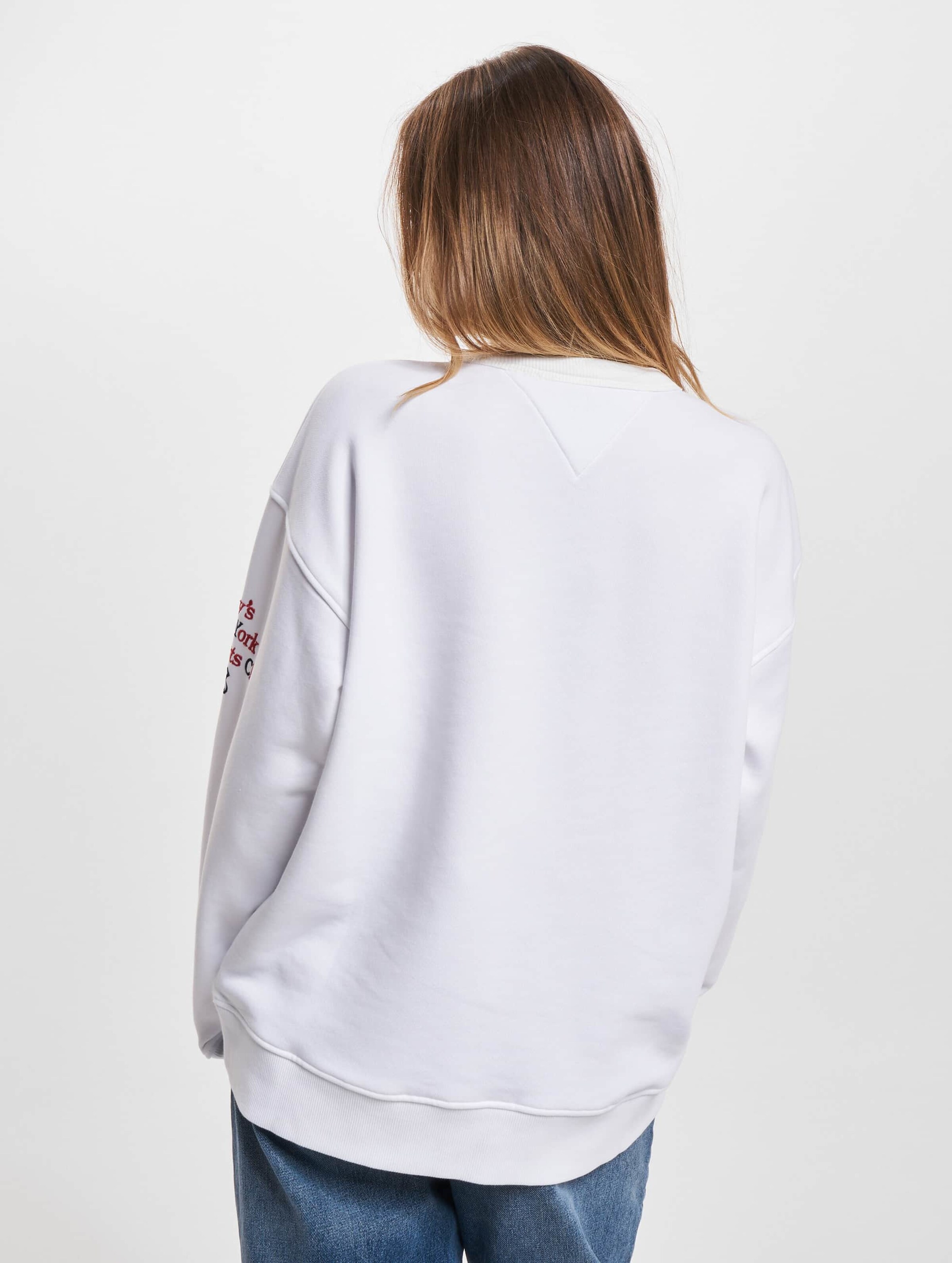 Tommy jeans outlet white crew neck