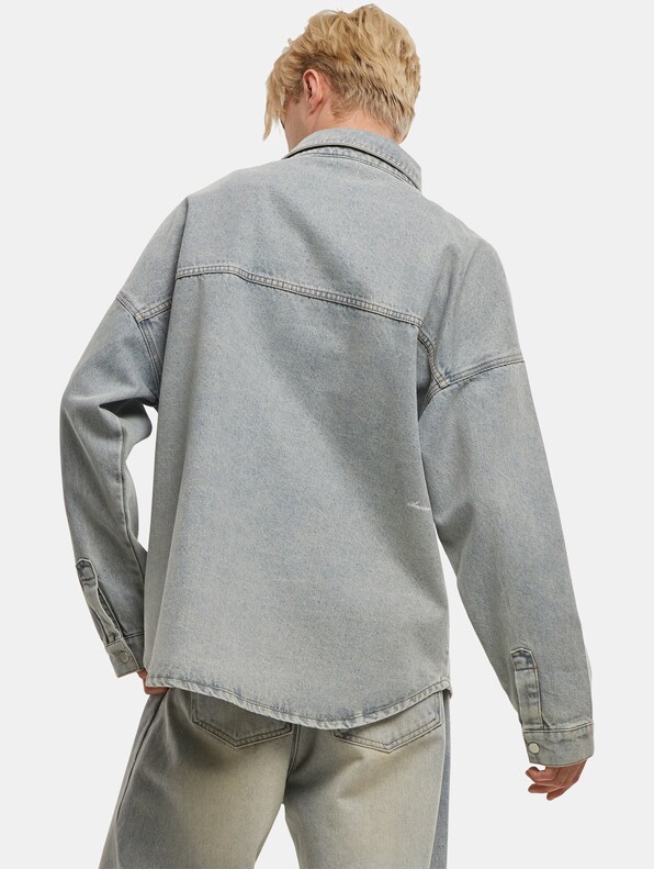 Oversized Jeans Over Shirt-1