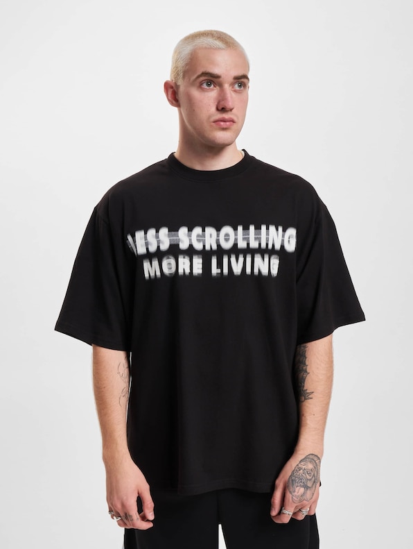 2Y Less Scrolling Oversize Tee-0