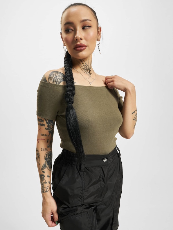 Off Shoulder Rib-0