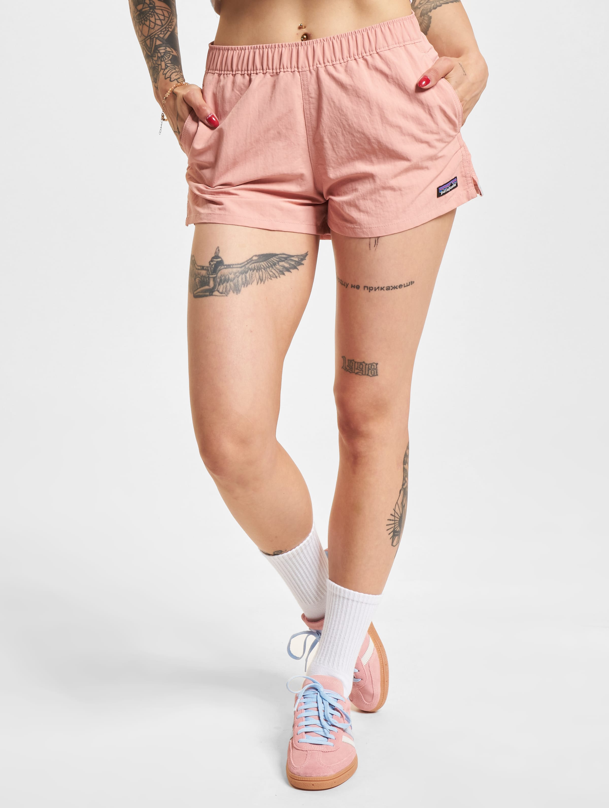 Patagonia Barely Baggies Shorts op kleur roze, Maat XS