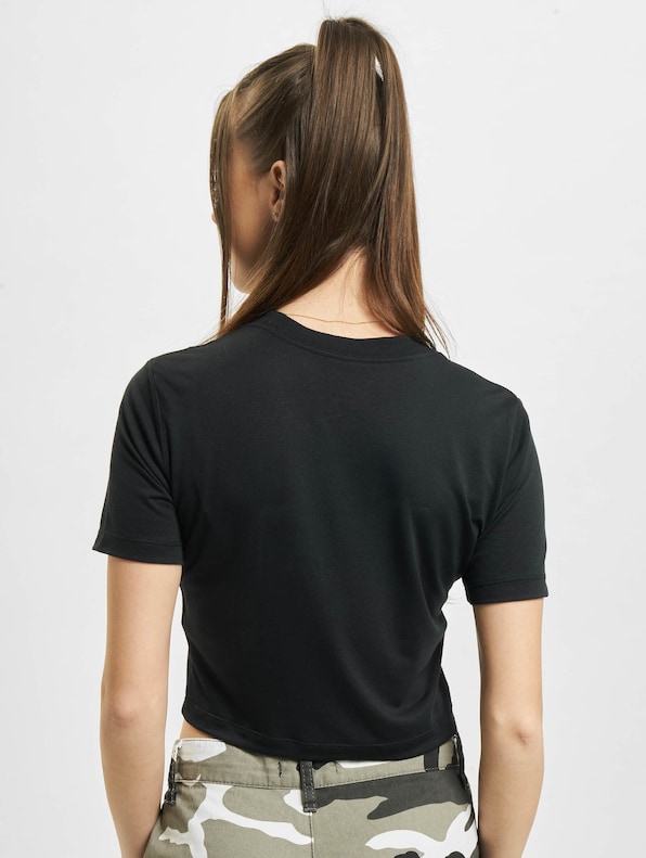 Nike Essentials Slim Crp Lbr T-Shirt-1
