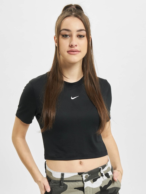 Nike Essentials Slim Crp Lbr T-Shirt-2