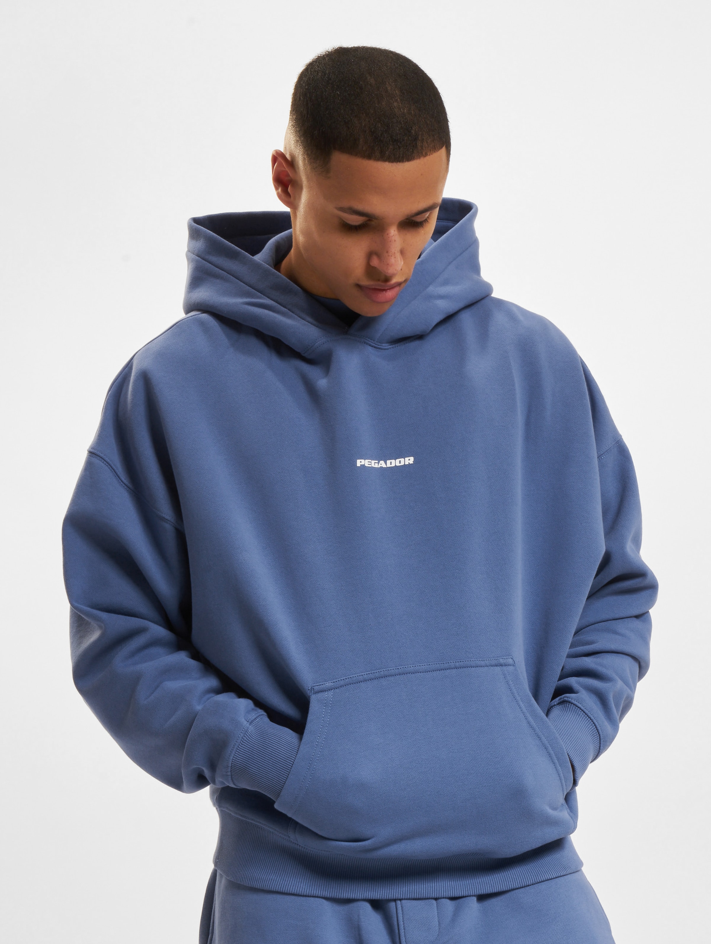 PEGADOR Logo Boxy Hoodie Mannen op kleur blauw, Maat S