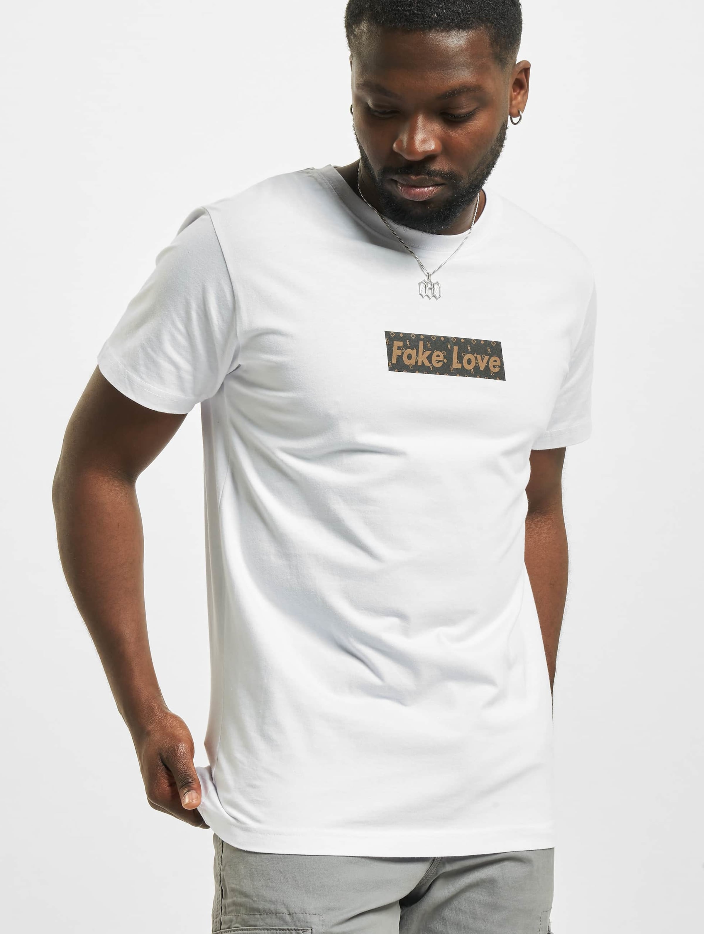 T shirt best sale fake love