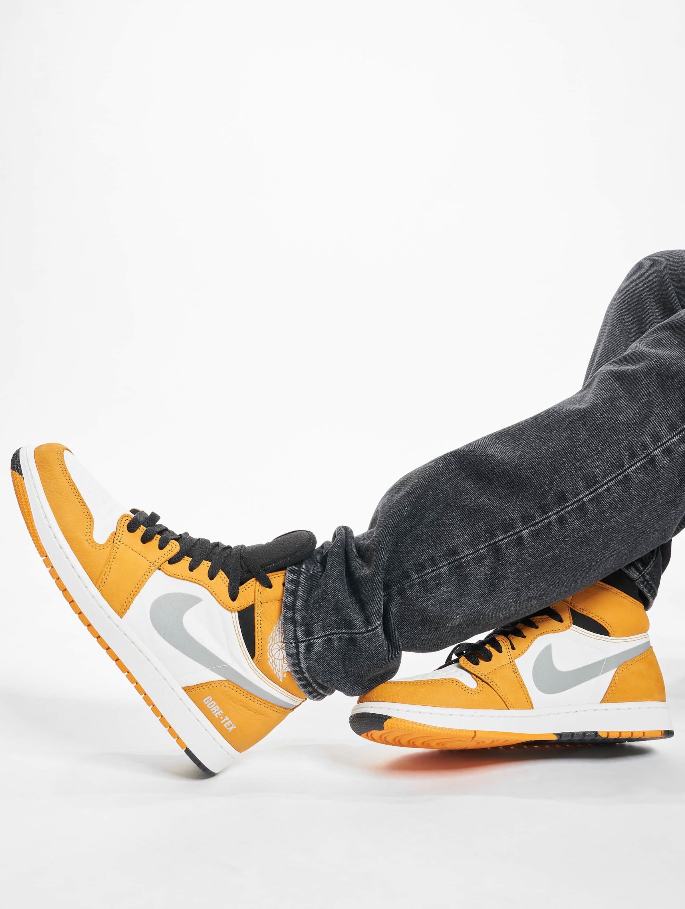 Jordan High Element Gore-Tex Sneakers Mannen op kleur oranje, Maat 45