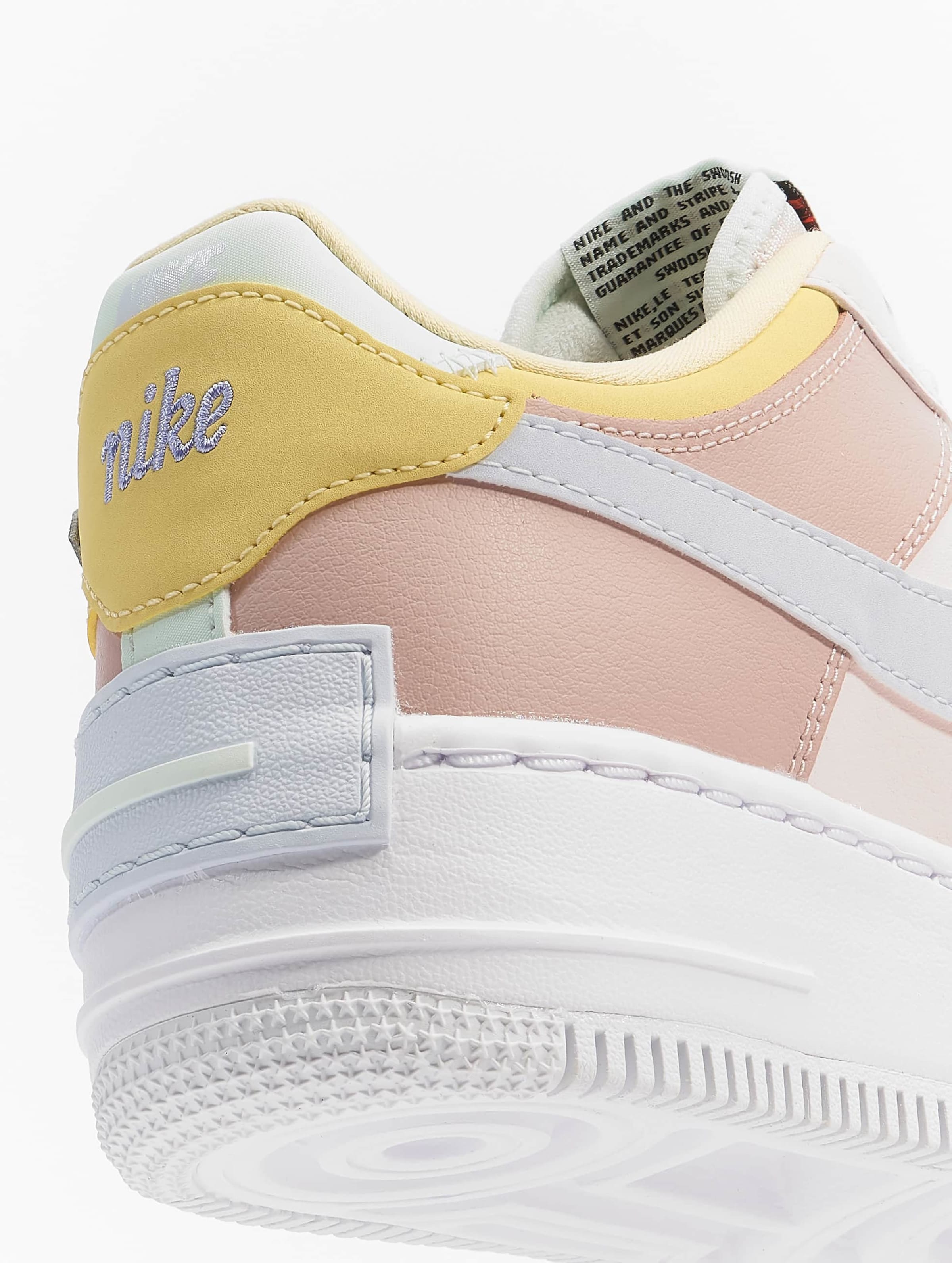 Air force 1 rose et jaune hot sale