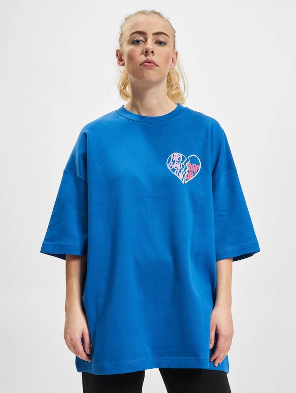 Club Heart Graphic Oversized -2