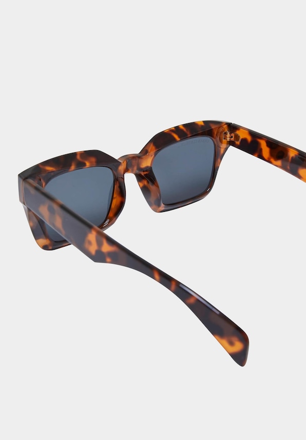 Urban Classics Poros With Chain Sunglasses-3