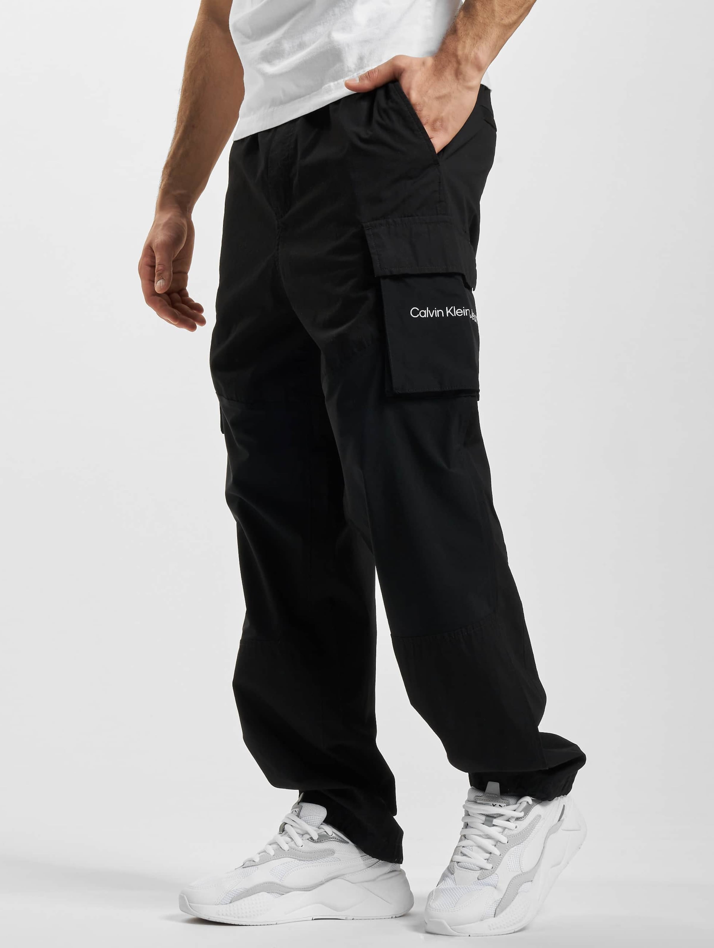 Calvin Klein Jeans Bloing Mix Media Cargo Hose Mannen op kleur zwart, Maat XL
