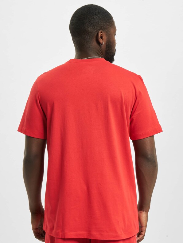 Nike Sportswear Club T-Shirts-1