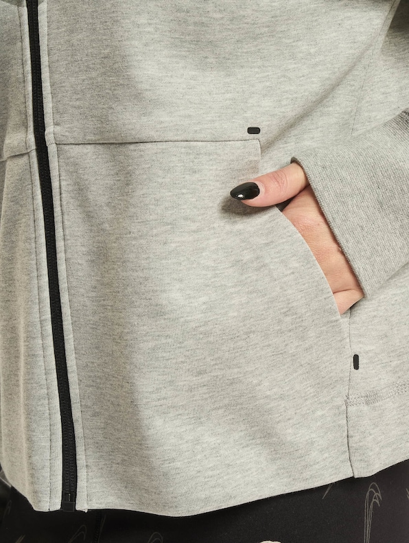 Tech Fleece Essntl -4