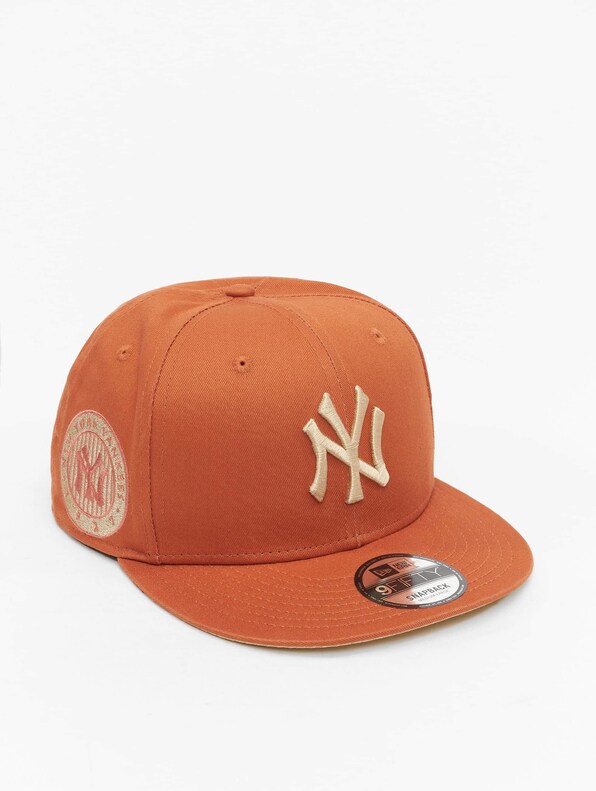 New Era Side Patch 9FIFTY New York Yankees Men Caps Brown in Size:S/M