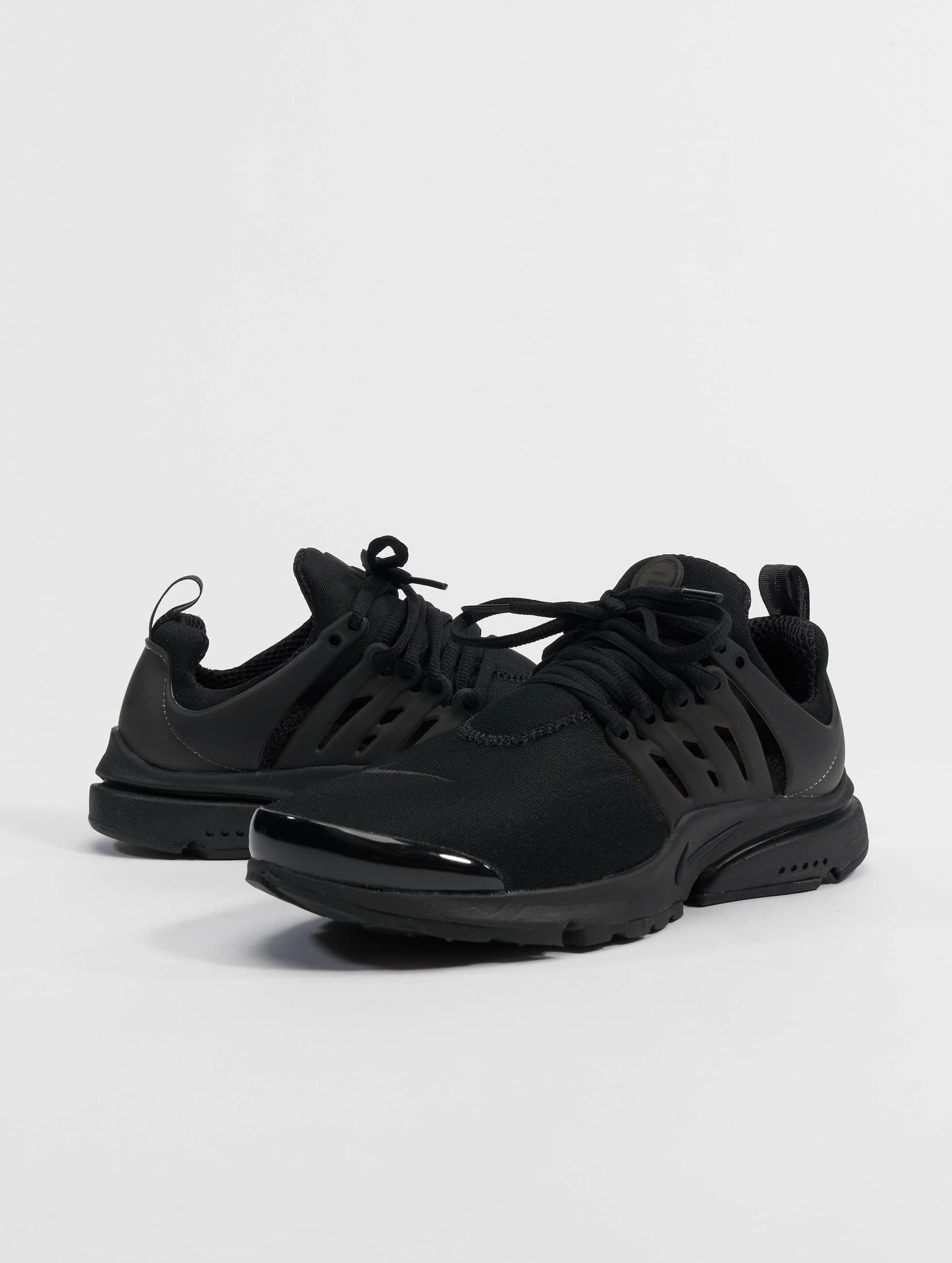 Air presto store triple black