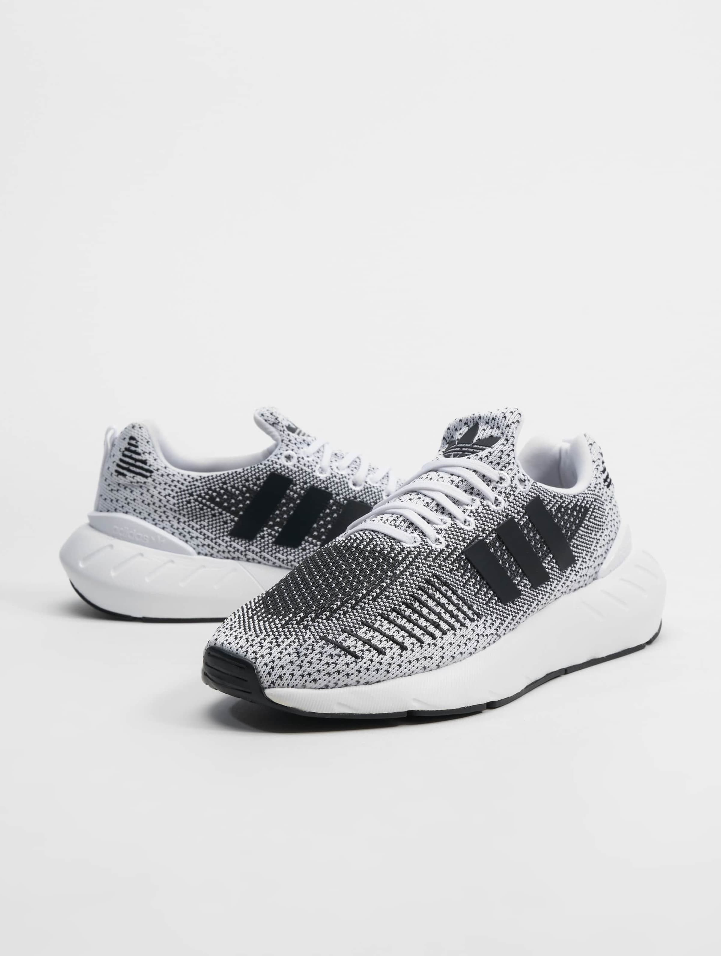 Adidas swift run discount blanche et noir