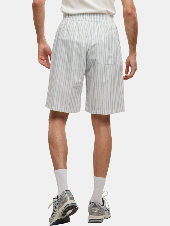 Oversized Striped Short Pants-1