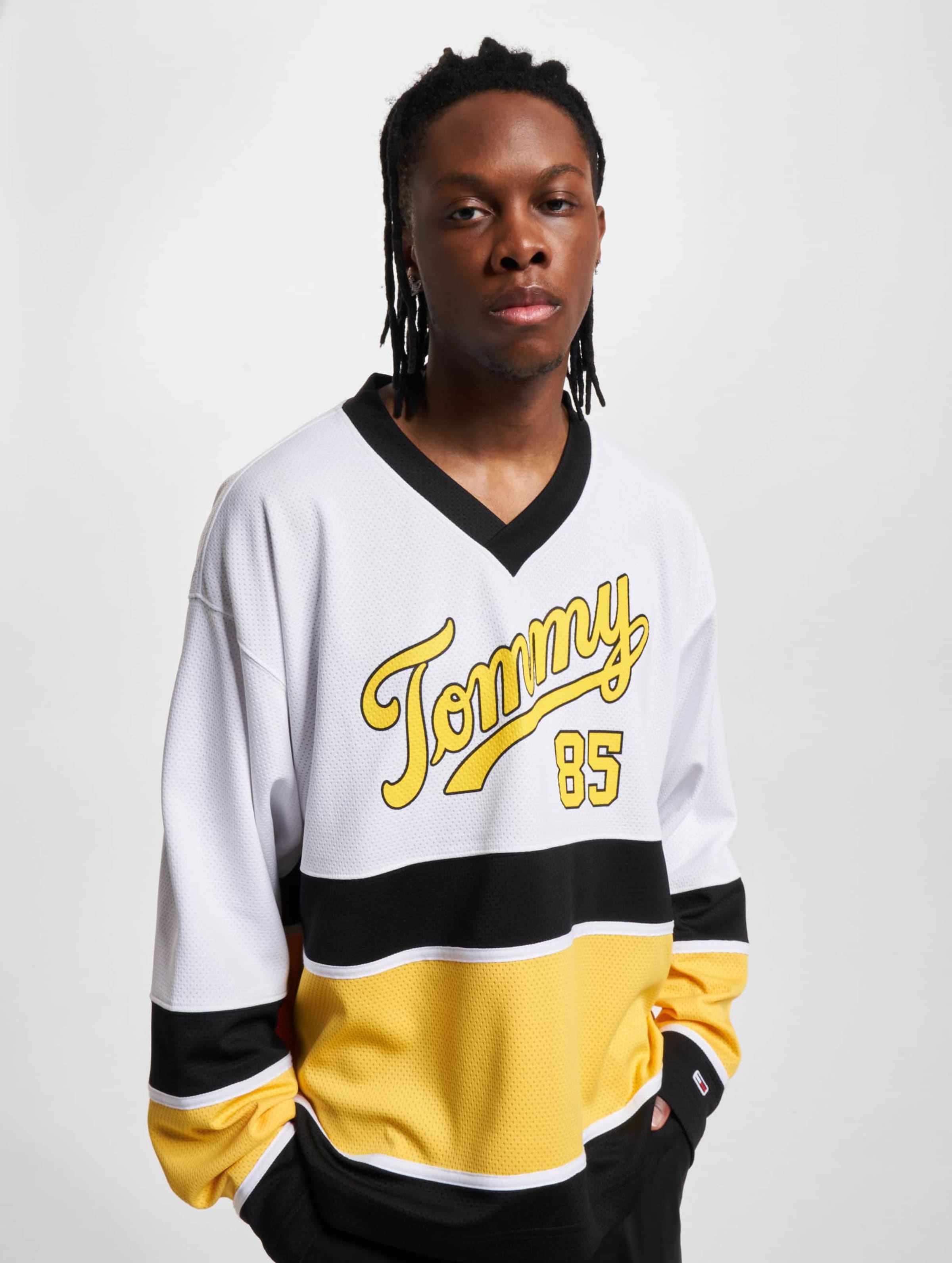 Tommy jeans store yellow sweatshirt