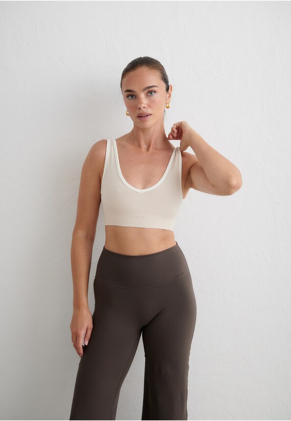 Shape Seamless Deep Cut Bra-3
