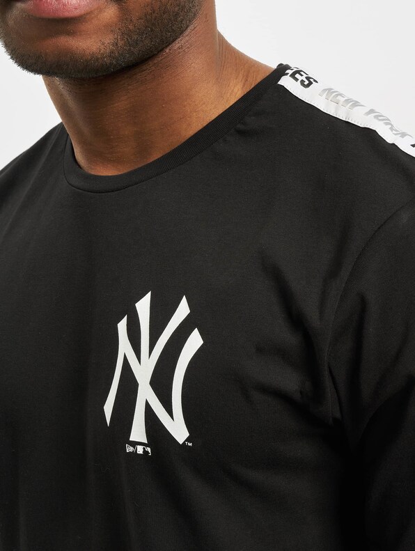 MLB NY Yankees Sleeve Taping-3