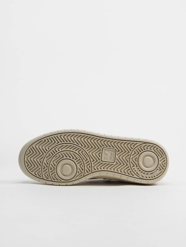 V-12 Leather-6