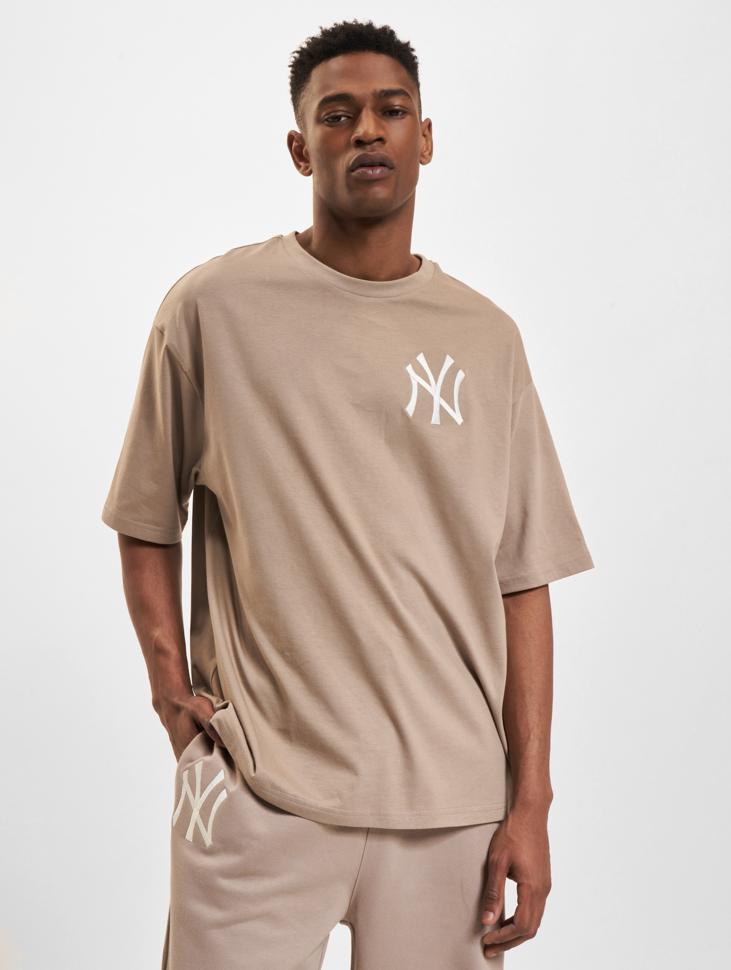 New Era League Essential Lc Oversized T-Shirt York Yankees Mannen op kleur bruin, Maat S